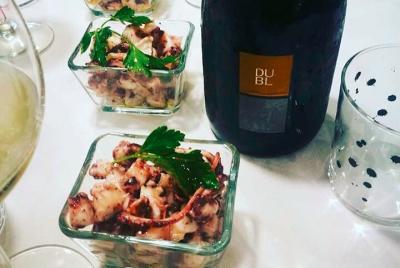 Aperitivo italiano típico con vista al mar en Nápoles para grupos privados