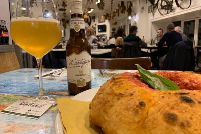 Clase de pizza frita y degustaciones de cerveza artesanal en Nápoles