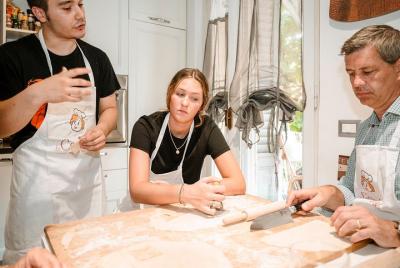 Comparte tu Pasta Love: Clases de pasta y tiramisú en grupo pequeño en Nápoles