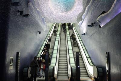 Recorrido a pie por la Nápoles contemporánea