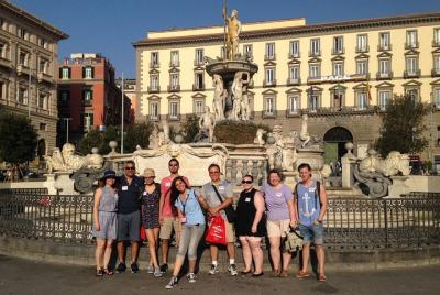 Recorrido a pie por la ciudad de Nápoles con mercados de alimentos