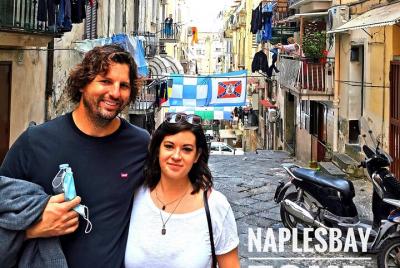 Tour folclórico e histórico en los barrios españoles de Nápoles y arte callejero