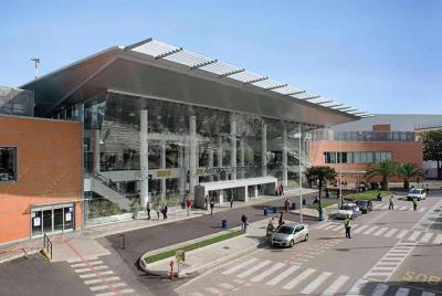 Traslado privado desde el aeropuerto de Nápoles, puerto o estación de tren al centro de la ciudad