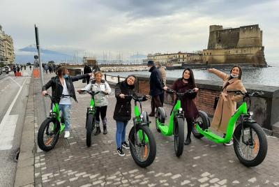 Visita guiada de Nápoles en scooter eléctrico.