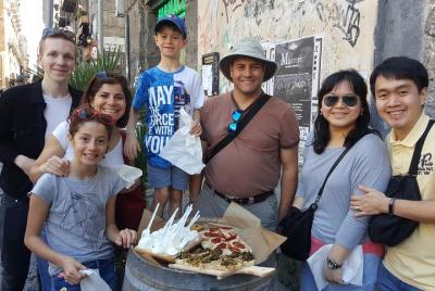 Recorrido gastronómico por la calle de Nápoles con experto local