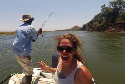Safari de pesca en el río Zambezi con recogida