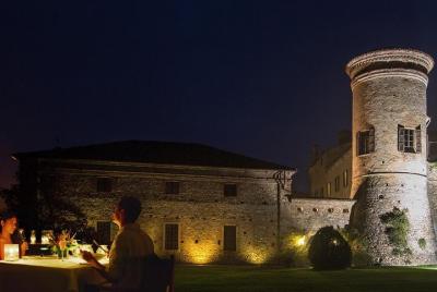 Una noche fabulosa en un castillo en la ladera de Parma