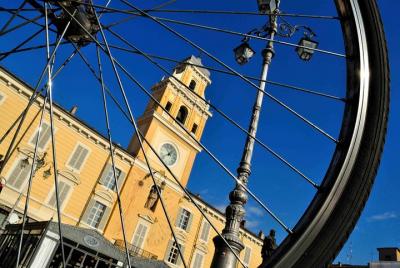 Parma city Live Experience: ¿estás listo para dar un paseo por las calles de Parma?