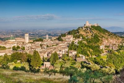 Excursión de un día: tour privado de Asís y Spoleto + caza de trufas con almuerzo Excursión de un día: tour privado de Asís y Spoleto + caza de trufas con almuerzo