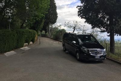Traslado privado desde el área de Asís o Perugia a la ciudad o aeropuerto de Florencia
