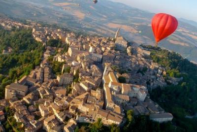 Excursión de un día: Todi y Montefalco Tour privado + Almuerzo + Tour de vinos con degustación Excursión de un día: Todi y Montefalco Tour privado + Almuerzo + Tour de vinos con degustación