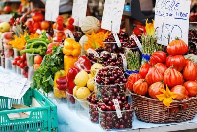 Visita al mercado de grupos pequeños y clase de cocina en Todi Visita al mercado de grupos pequeños y clase de cocina en Todi