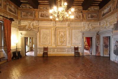 Palacio Todi Pongelli con un guía privado. Palacio Todi Pongelli con un guía privado.