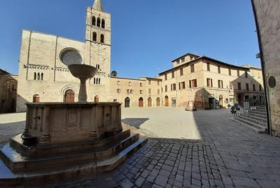Bevagna Walking Tour con guía oficial Bevagna Walking Tour con guía oficial