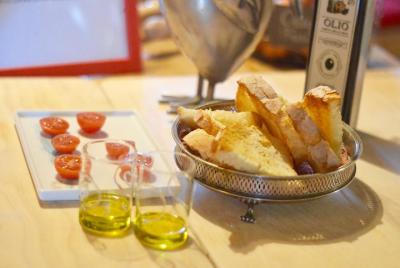 Degustación y aprendizaje de aceite de oliva orgánico Degustación y aprendizaje de aceite de oliva orgánico