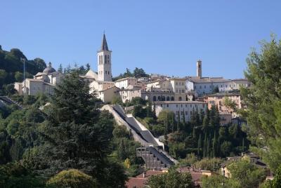 Traslado privado: aeropuerto de Fiumicino (FCO) a Spoleto o viceversa Traslado privado: aeropuerto de Fiumicino (FCO) a Spoleto o viceversa