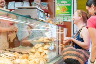 Visita al mercado y almuerzo o cena en la casa de un local en Pisa