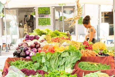 Visita al mercado local y clase de cocina privada en la casa de Cesarina en Pisa