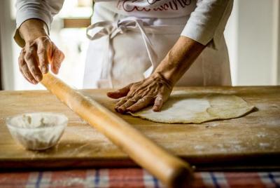 Clases privadas de pasta y tiramisú en la casa de una Cesarina con degustación en Ravenna