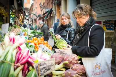 Visita al mercado de grupos pequeños y clase de cocina en Cervia