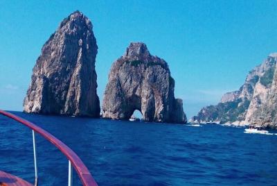 Tour en barco para grupos pequeños desde Salerno a Capri