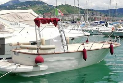 Tour privado diario por la costa de Amalfi en un espléndido Gozzo de 8 m