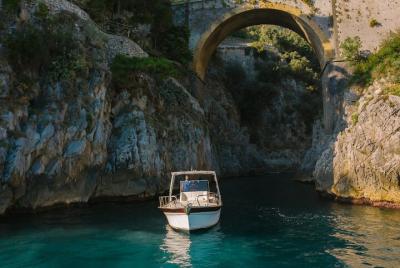 Excursión en barco privado a la costa de Amalfi