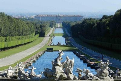 Excursión de un día desde Salerno: Palacio Real de Caserta y Nápoles - tour privado