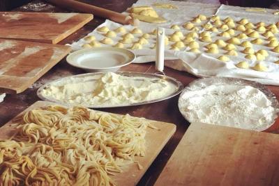 Clase de cocina italiana auténtica privada cerca de Agropoli con una familia local