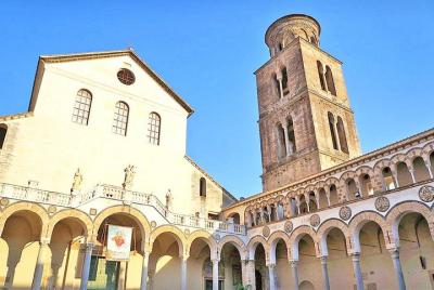 Aspectos destacados de la visita turística privada a pie por Salerno realizada por el mejor guía local