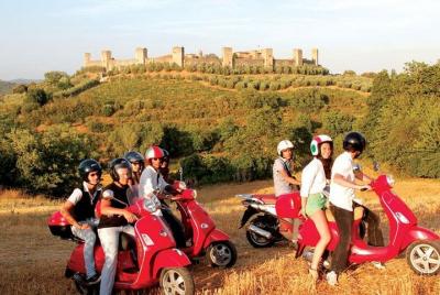 Excursión en Vespa por Siena con almuerzo en una bodega Chianti Excursión en Vespa por Siena con almuerzo en una bodega Chianti