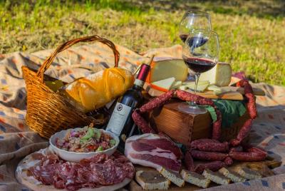 Tour por la Toscana con picnic gourmet en E-Bike para grupos pequeños desde Siena