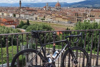 Experiencia privada de ciclismo de ruta guiada en Florencia y Toscana