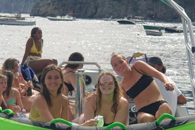 Día en barco en Capri y deportes acuáticos.
