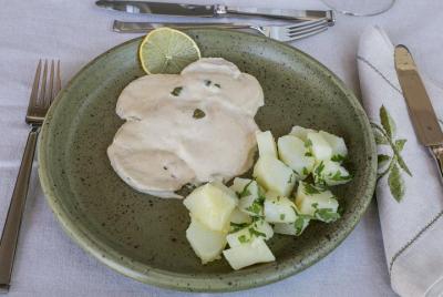 Visita al mercado de grupos pequeños y experiencia gastronómica en la casa de Cesarina en Trento