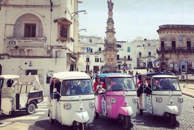 Tour privado del pueblo medieval de Ostuni en Tuk Tuk