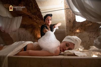 Ritual de bienestar en las cuevas subterráneas