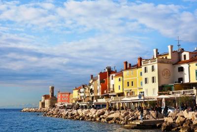 Piran y costa panorámica eslovena desde Trieste Piran y costa panorámica eslovena desde Trieste