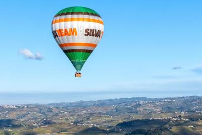 Vuelo en globo aerostático a Barolo, brunch en bodega, traslado desde la furgoneta privada de Turín