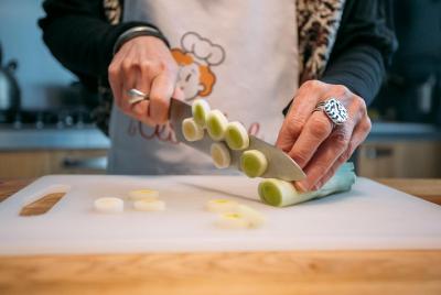 Visita al mercado de grupos pequeños y clase de cocina en Turín