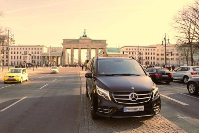 Visita privada a Berlín con guía de vehículos y fotógrafos. Visita privada a Berlín con guía de vehículos y fotógrafos.