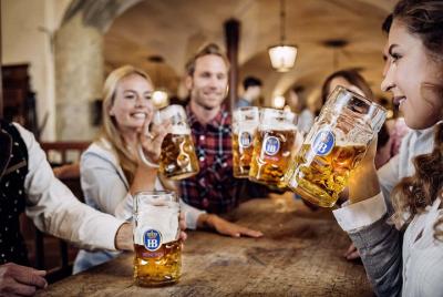 Tour privado de cerveza en Berlín: estilo de vida alemán con un amable guía local Tour privado de cerveza en Berlín: estilo de vida alemán con un amable guía local