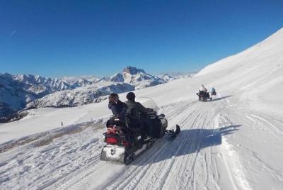 Dolomitas Excursión de un día en moto de nieve