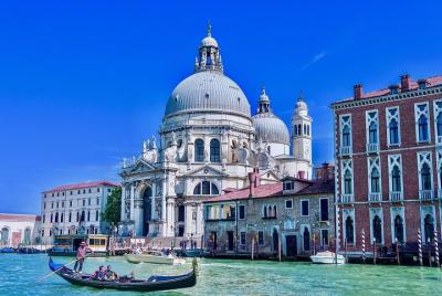 Venecia clásica: Palacio Ducal y Basílica de San Marcos, paseo en góndola