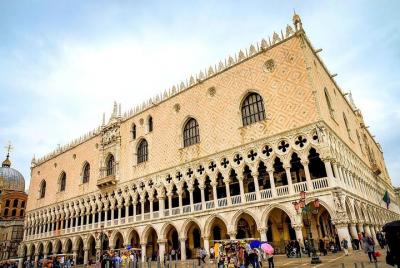 Recorrido por lo mejor de Venecia con paseo en góndola, visita a la catedral de San Marcos y al palacio Ducal