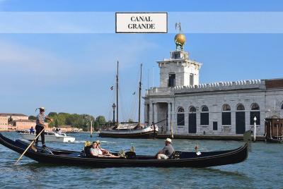 Venecia: fascinante paseo en góndola por el Canal Grande