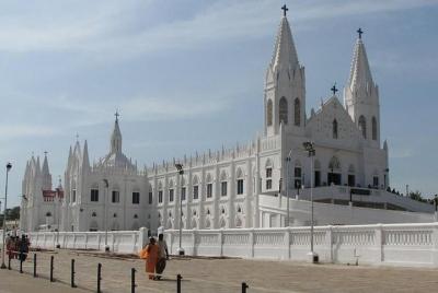 Recorrido por la Basílica de Nuestra Señora de la Buena Salud en Velankanni desde Thanjavur
