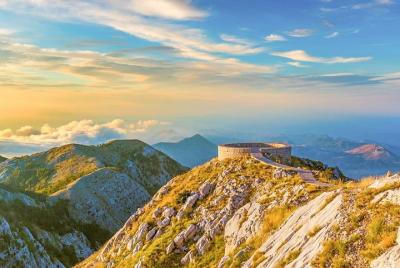 Excursión de un día a la montaña Lovcen, el mausoleo de Njegoš y 