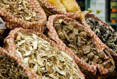 Visita al mercado de grupos pequeños y experiencia gastronómica en la casa de Cesarina en Verona