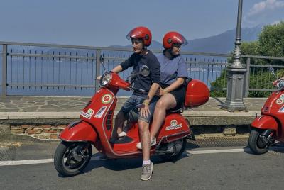 Tour autoguiado de día completo en scooter desde Peschiera del Garda